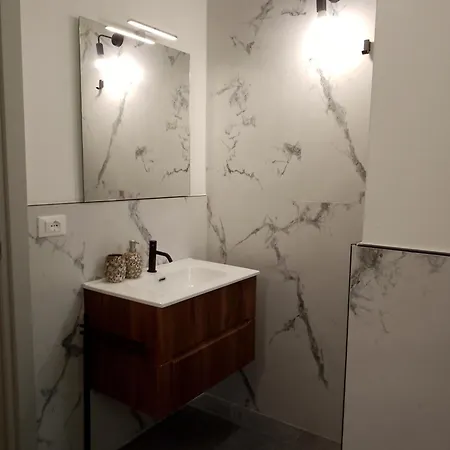 公寓 Quadrilocale Carducci 里杜德里伊斯坦西